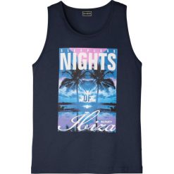 Koszulka bez rękawów Slim Fit bonprix ciemnoniebieski z nadrukiem. Niebieskie koszulki męskie bonprix, s, z nadrukiem, z okrągłym kołnierzem, bez rękawów. Za 32,99 zł.
