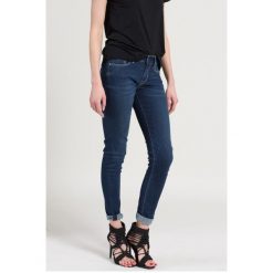 Pepe Jeans - Jeansy. Niebieskie jeansy damskie marki Pepe Jeans, z obniżonym stanem. W wyprzedaży za 229,90 zł.
