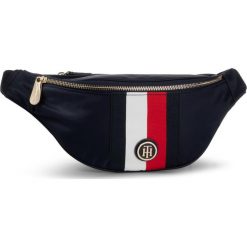 Saszetka nerka TOMMY HILFIGER Poppy Bumbag Corp AW0AW07604. Niebieskie nerki damskie TOMMY HILFIGER, bez wzorów, bez dodatków. W wyprzedaży za 199,00 zł.