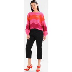Swetry klasyczne damskie: Saint Tropez STRIPED POINTELL Sweter carmine