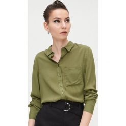 Klasyczna koszula z kieszenią - Khaki. Brązowe koszule damskie Cropp, s, bez wzorów, klasyczne, z klasycznym kołnierzykiem, bez rękawów. Za 49,99 zł.