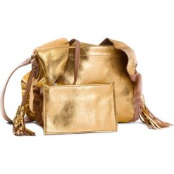Torebka PATRIZIA PEPE - 8V0258/A4E2-I2UF Dark Gold. Żółte listonoszki damskie Patrizia Pepe, na co dzień, bez wzorów, ze skóry, eleganckie, bez dodatków. W wyprzedaży za 619,00 zł.