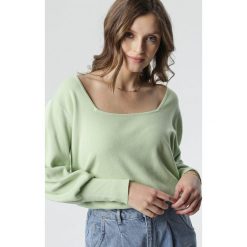 Jasnozielony Sweter Lees. Zielone swetry damskie Born2be, m, bez wzorów, z dzianiny, z długim rękawem, długie, bez kaptura. Za 99,99 zł.
