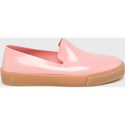 Melissa - Tenisówki Ground II. Różowe trampki i tenisówki damskie marki Melissa, bez wzorów, z materiału, bez zapięcia. Za 329,90 zł.