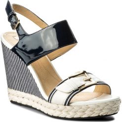 Espadryle GEOX - D Janira E D82P6E 00254 C4211 Navy/White. Niebieskie espadryle damskie Geox, z aplikacjami, ze skóry ekologicznej, bez obcasa, na obcasie. W wyprzedaży za 299,00 zł.