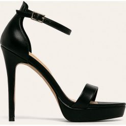 Aldo - Sandały Madalene. Czarne sandały damskie ALDO, bez wzorów, z gumy, bez obcasa, na obcasie, na klamry. Za 319,90 zł.