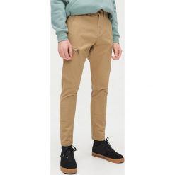 Spodnie chino carrot - Beżowy. Brązowe spodnie męskie Cropp, m. Za 119,99 zł.