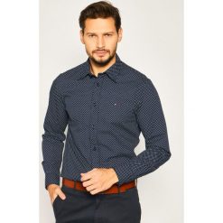 Koszula TOMMY HILFIGER Dot Print MW0MW12207. Białe koszule męskie TOMMY HILFIGER, m, bez wzorów, z bawełny, casualowe, bez kołnierzyka, bez rękawów. W wyprzedaży za 199,00 zł.