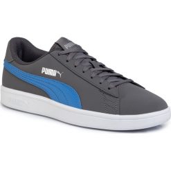 Sneakersy PUMA - Smash Buck V2 365160 25 Castlerock/PalacBle/Slvr/Wht. Szare sneakersy męskie Puma, na co dzień, bez wzorów, ze skóry ekologicznej, bez zapięcia. W wyprzedaży za 179,99 zł.