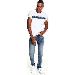 T-shirt z nadrukiem moro. Białe t-shirty męskie Top Secret, na zimę, m, z nadrukiem, z bawełny, bez kołnierzyka, krótkie. W wyprzedaży za 19,99 zł.