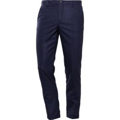 Hackett London Spodnie garniturowe navy. Niebieskie spodnie garniturowe męskie marki Hackett London, bez wzorów, z wełny. W wyprzedaży za 659,25 zł.