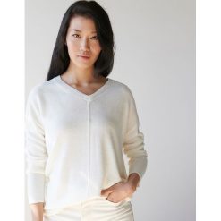 Dzianinowy sweter oversize - Kremowy. Białe swetry damskie Sinsay, s, bez wzorów, z dzianiny, bez rękawów, bez kaptura. Za 39,99 zł.