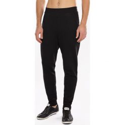 Męskie spodnie dresowe MF Black. Czarne spodenki sportowe męskie marki Astratex, m, z tkaniny. Za 53,94 zł.