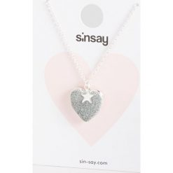 Naszyjnik z zawieszkami - Jasny szar. Szare naszyjniki damskie marki Sinsay. Za 10,00 zł.