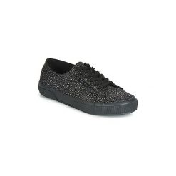 Buty Superga 2750 SYNRAZZA. Czarne trampki i tenisówki damskie Superga, bez wzorów, bez zapięcia. Za 223,20 zł.