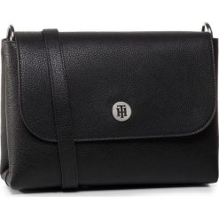 Torebka TOMMY HILFIGER - Th Core Flap Crossover AW0AW08305 BDS. Czarne listonoszki damskie TOMMY HILFIGER, bez wzorów, ze skóry ekologicznej, klasyczne, na ramię, bez dodatków. W wyprzedaży za 409,00 zł.