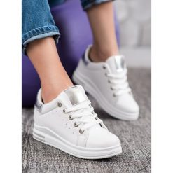 Buty sportowe na koturnie. Koturny damskie SHELOVET, bez obcasa, na koturnie, bez zapięcia. Za 109,00 zł.
