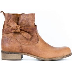 Botki z kokardą - skóra naturalna - model 458 - kolor brązowy krokodyl. Pomarańczowe botki damskie Zapato, z jeansu, eleganckie, z okrągłym noskiem, bez obcasa, na płaskiej podeszwie, bez zapięcia. W wyprzedaży za 319,20 zł.