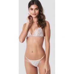 NA-KD Lingerie Contrast Elastic Lace Panty - Beige. Brązowe panty damskie NA-KD Lingerie, bez wzorów. Za 52,95 zł.