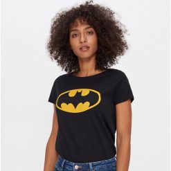 Koszulka z nadrukiem Batman - Czarny. Czarne koszulki damskie House, s, z nadrukiem, bez kołnierzyka, bez rękawów. Za 49,99 zł.