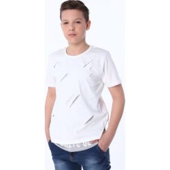 T-shirt z przecięciami chłopięcy biały NDZ47018. Białe t-shirty chłopięce Fasardi, bez wzorów, bez rękawów. Za 39,00 zł.