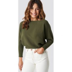 Trendyol Sweter z odkrytymi ramionami - Green. Zielone swetry damskie Trendyol, bez wzorów, z dzianiny, bez rękawów, długie, bez kaptura. Za 80,95 zł.
