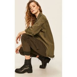 Answear - Koszula jeansowa. Bluzki damskie ANSWEAR, na co dzień, s, bez wzorów, z bawełny, klasyczne, z klasycznym kołnierzykiem, z długim rękawem. Za 149,90 zł.