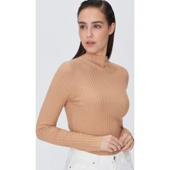 Lekki sweter turtle neck - Beżowy. Brązowe swetry damskie Sinsay, s, bez wzorów, bez rękawów, bez kaptura. W wyprzedaży za 31,99 zł.