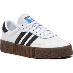 Buty adidas - Sambarose W AQ1134 Ftwwht/Cblack/Gum5. Białe buty sportowe damskie Adidas, na co dzień, bez wzorów, ze skóry, bez obcasa, na płaskiej podeszwie, bez zapięcia. Za 399,00 zł.