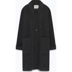 Płaszcz przejściowy w kolorze antracytowym. Szare kurtki damskie American Vintage, bez wzorów, z wełny. W wyprzedaży za 389,95 zł.