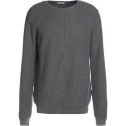 Kardigany męskie: Knowledge Cotton Apparel CHECK ROUND NECK Sweter dark grey melange