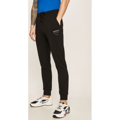 Emporio Armani - Spodnie. Czarne spodnie męskie Emporio Armani, s, bez wzorów, z elastanu. W wyprzedaży za 339,90 zł.