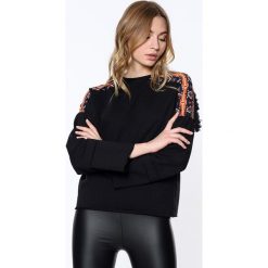 Bluza w kolorze czarnym. Czarne bluzki damskie Bambina Mia, l, bez wzorów, bez rękawów, bez kaptura. W wyprzedaży za 107,95 zł.