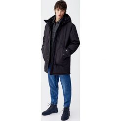 Długa parka z kaczym puchem. Czarne płaszcze męskie Pull&Bear, m, bez wzorów, z puchu, długie, bez kaptura. Za 299,00 zł.
