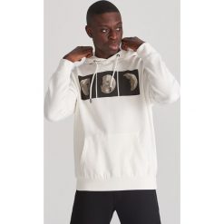 Bluza z nadrukiem - Biały. Białe bluzy damskie Reserved, s, z nadrukiem. Za 69,99 zł.