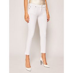 Jeansy Slim Fit Liu Jo FA0203 T4192. Białe jeansy damskie Liu Jo. W wyprzedaży za 349,00 zł.