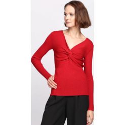 Czerwony Sweter I’ll Go. Czerwone swetry klasyczne damskie marki Born2be, l, z dzianiny, dekolt w kształcie v. Za 59,99 zł.