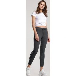 Ciemnoszare Legginsy Larairien. Szare legginsy sportowe damskie Renee, s, bez wzorów, z materiału, na fitness i siłownię. Za 39,99 zł.