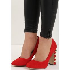 Czerwone Czółenka True Love. Czerwone buty ślubne damskie marki Born2be, w paski, na wysokim obcasie, na płaskiej podeszwie. Za 69,99 zł.