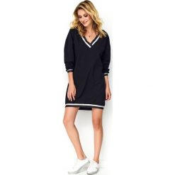 Sukienka oversize sportowa czarna - 44. Czarne sukienki damskie e-margeritka.pl, na co dzień, s, bez wzorów, z bawełny, sportowe, z kontrastowym kołnierzykiem, z długim rękawem, długie, mini, sportowe. Za 168,99 zł.