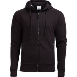 Bluza męska BLM600 - CZARNY - Outhorn. Czarne bluzy męskie marki Outhorn, na zimę, m, bez wzorów, z poliesteru, z kapturem, bez rękawów, bez kaptura. W wyprzedaży za 83,99 zł.