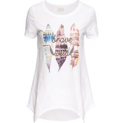 T-shirt bonprix biały z nadrukiem. Białe koszulki damskie bonprix, z nadrukiem, z asymetrycznym kołnierzem, bez rękawów. Za 59,99 zł.