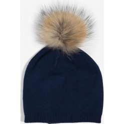 Parfois - Czapka. Niebieskie czapki damskie marki Parfois, na zimę, bez wzorów, z elastanu. W wyprzedaży za 49,90 zł.