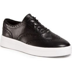 Sneakersy CLARKS - Hero Brogue 261493894 Black Leather. Czarne półbuty damskie Clarks, bez wzorów, ze skóry, bez obcasa, na płaskiej podeszwie, bez zapięcia. Za 429,00 zł.