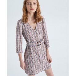 Sukienka w kratę - Beżowy. Brązowe sukienki damskie marki Cropp, s, bez wzorów, bez kołnierzyka, bez rękawów. Za 89,99 zł.