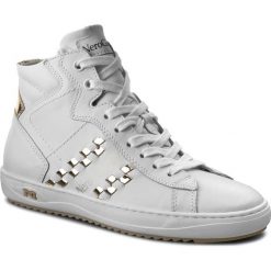 Sneakersy NERO GIARDINI - P717273D Bianco 707. Białe półbuty damskie marki Nero Giardini, na co dzień, bez wzorów, ze skóry, bez obcasa, na płaskiej podeszwie, bez zapięcia. W wyprzedaży za 379,00 zł.