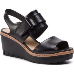 Sandały CLARKS - Palm Stellar 261402284 Black Leather. Czarne klapki damskie Clarks, bez wzorów, ze skóry, bez obcasa, na obcasie. W wyprzedaży za 299,00 zł.