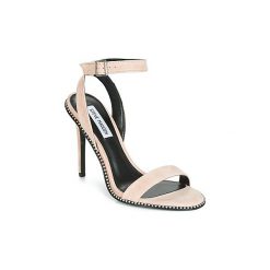Sandały Steve Madden SYLVIE. Brązowe sandały damskie Steve Madden, bez wzorów, bez obcasa, bez zapięcia. W wyprzedaży za 307,30 zł.