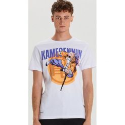 Koszulka Dragon Ball - Biały. Białe koszulki męskie Cropp, s, bez wzorów, bez kołnierzyka, bez rękawów. W wyprzedaży za 29,99 zł.