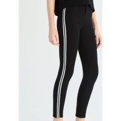 Jeansy skinny ze średnim stanem - Czarny. Czarne jeansy damskie marki Sinsay. Za 59,99 zł.